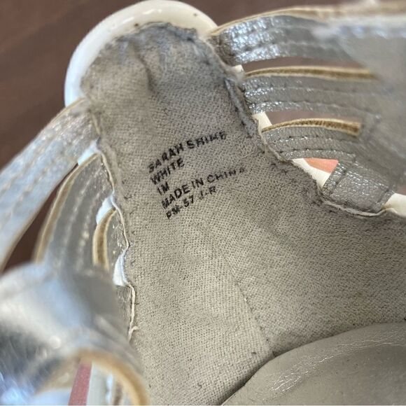 Kenneth Cole Reaction Sarah Shine Heels Size 1M EUC - Picture 5 of 7